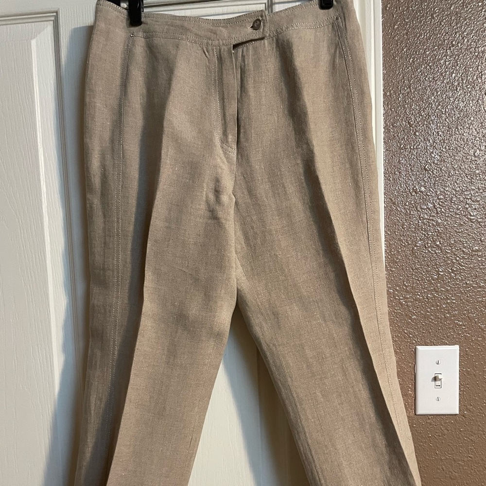 “Alain Manoukian” linen capri pants with rhinestones. Size U.S. 12